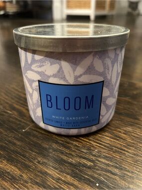 White Barn (Bath and Body Works) Bloom White Gardenia Candle